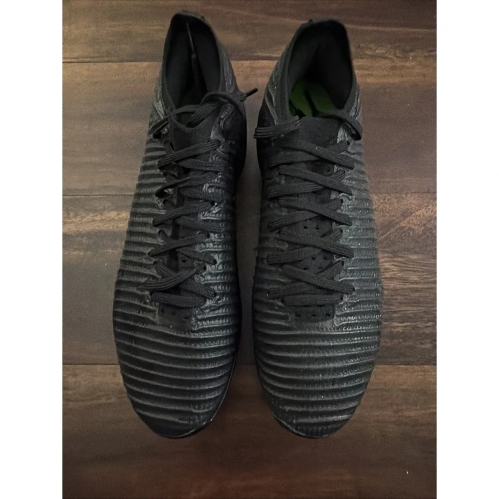 New Mens Under Armour Blur Pro Football Cleats Size 8.5 Black Iridescent